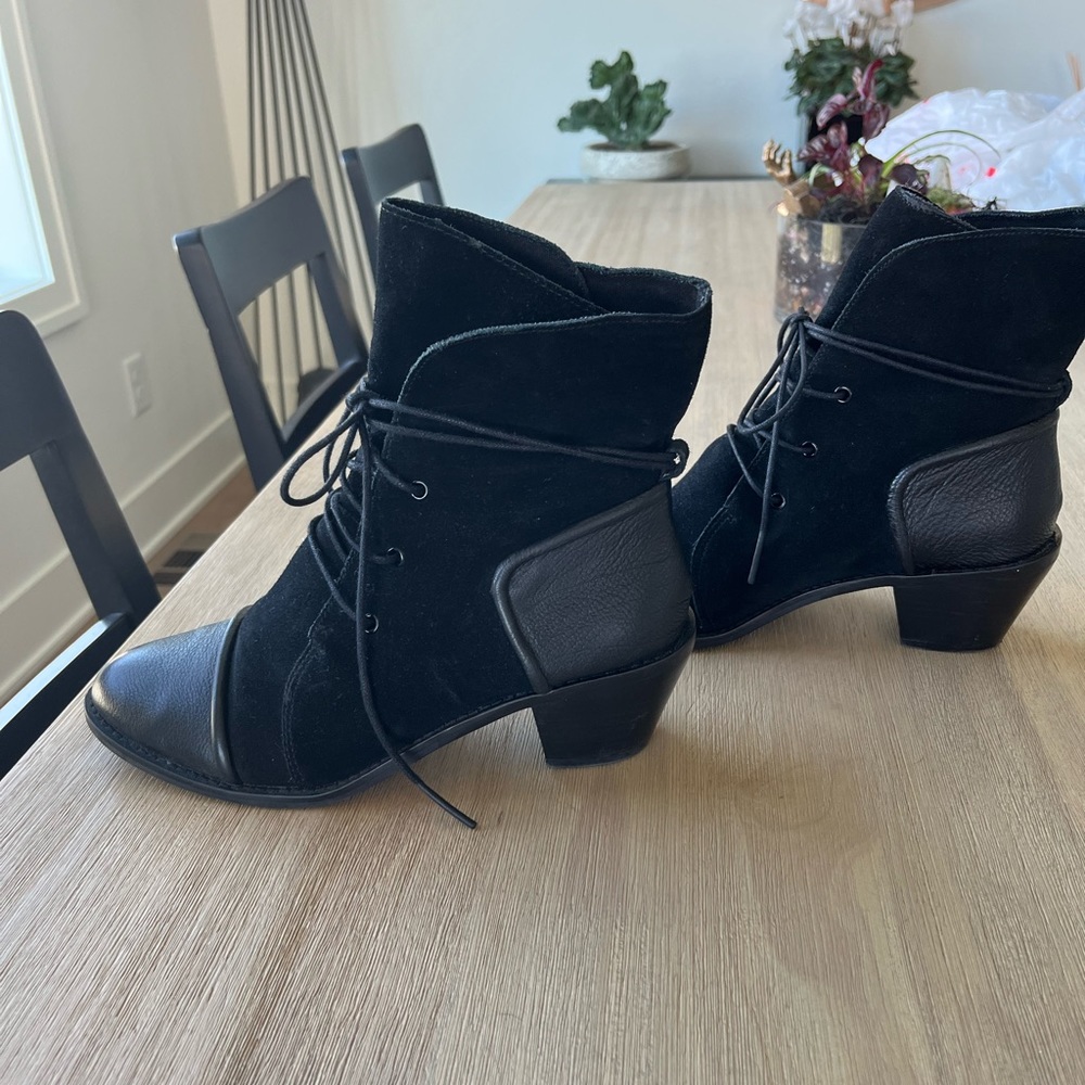 Kelsi Dagger Brooklyn booties size 7.5-8